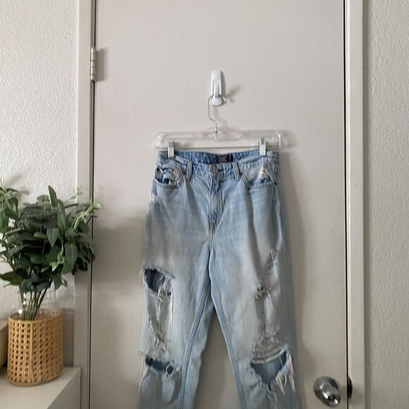 🦋 ABERCROMBIE & FITCH Distressed Annie Girlfriend High Rise Crop Jeans Size 26 - Picture 2 of 6